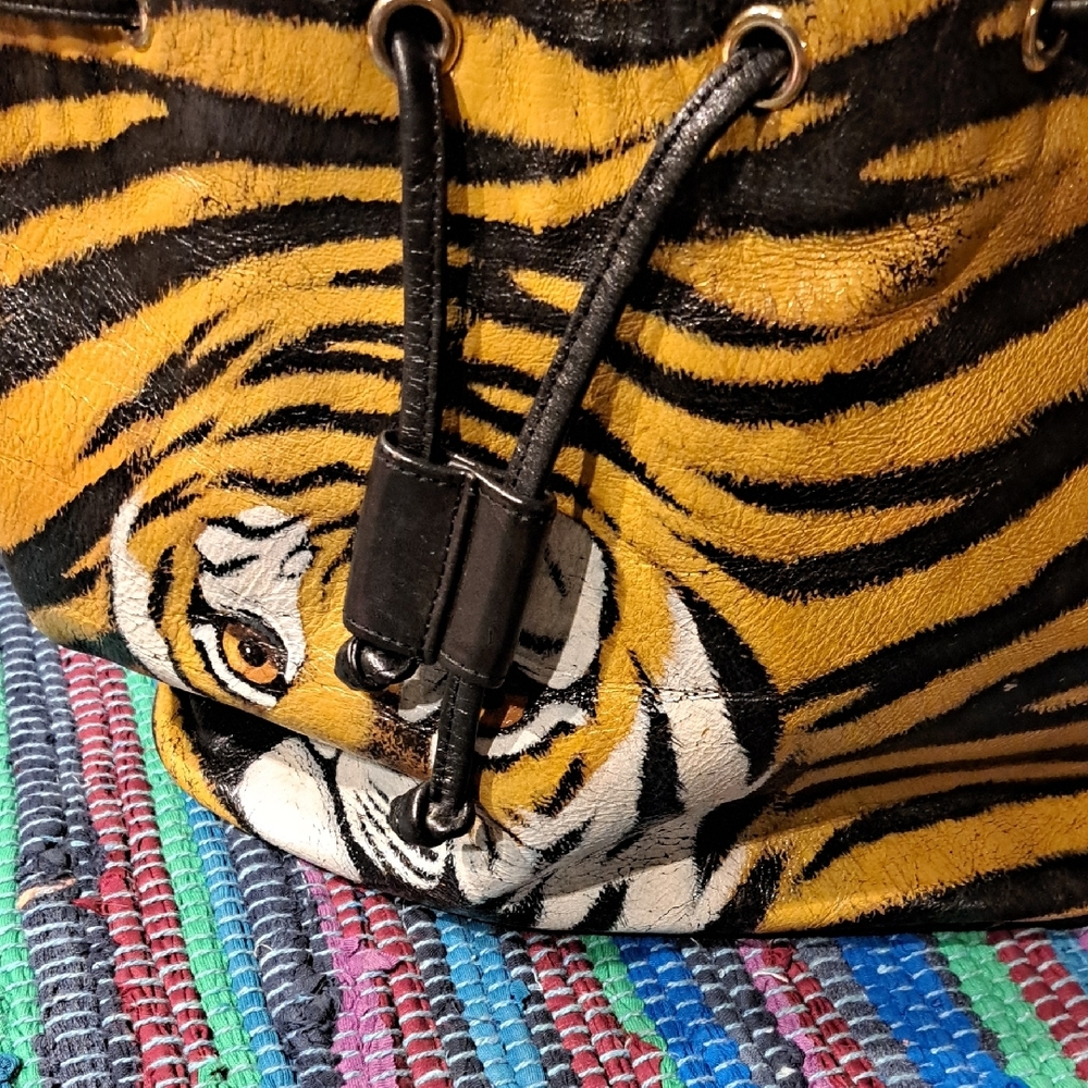 Leather Painted Tiger Pattern Shoulder Bag - Picture 2 of 8